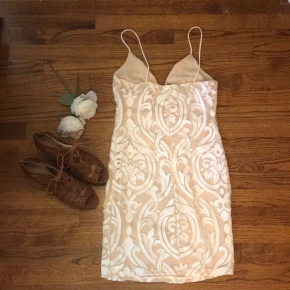 ❗️SOLD❗️Lace Dress - Picture 3 of 3